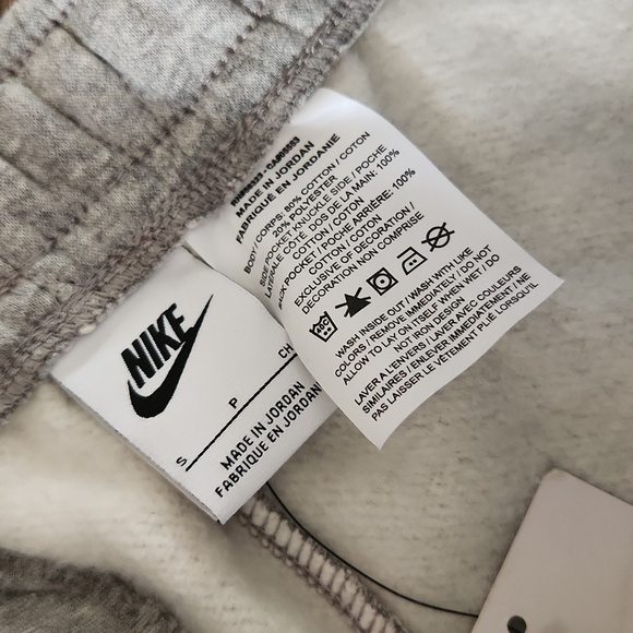 Nike-Men's Sportswear Club  Short Basketball Graphic - Picture 8 of 9